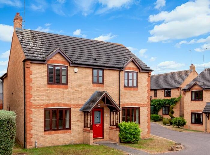 4 Bedroom Flat To Rent In Arundel Close, Kings Sutton, Banbury, OX17