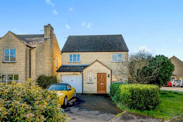 4 Bedroom Detached House For Sale In Brize Norton, Oxfordshire, OX18