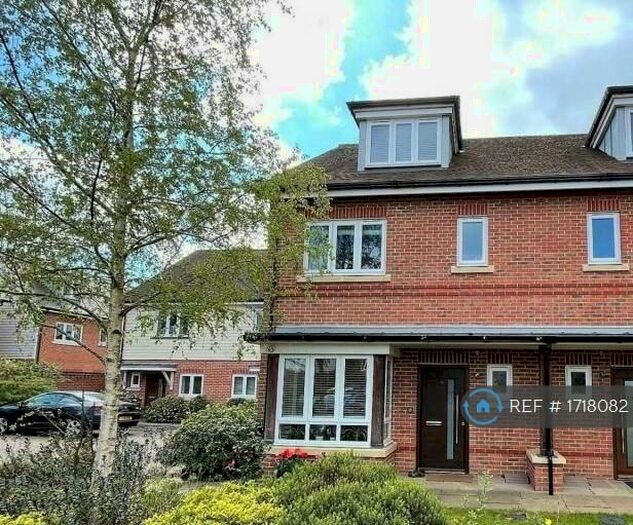 3 Bedroom Semi-Detached House To Rent In Blackthorns, Fleet, GU51