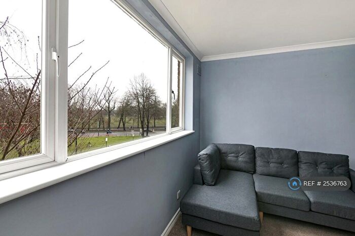 2 Bedroom Flat To Rent In Dalecroft, London, N4