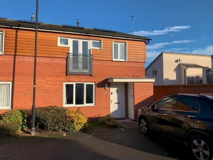 2 Bedroom Town House To Rent In Watkin Road, Leicester, LE2