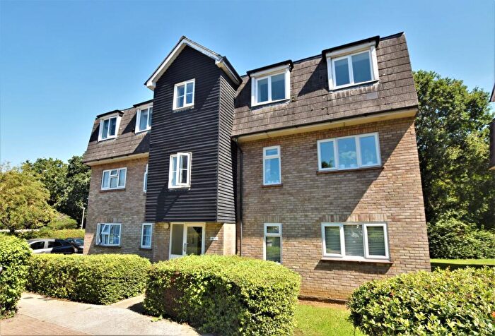 2 Bedroom Flat For Sale In Menzies Avenue, Basildon, SS15