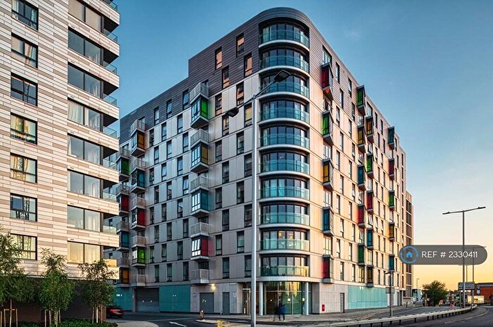 2 Bedroom Flat To Rent In Hunsaker, Reading, RG1