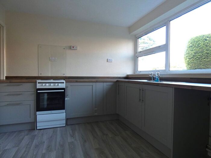 2 Bedroom Flat To Rent In Chestnut Court, Avenue Road, Malvern, Worcestershire, WR14