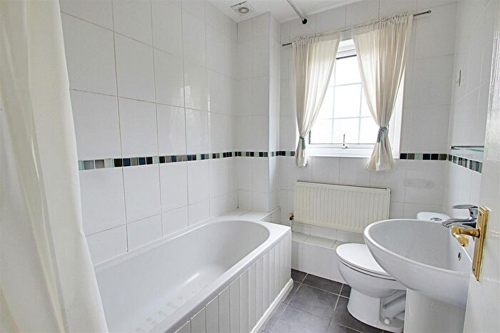 2 Bedroom Semi-Detached House For Sale In Roman Gardens, Kings Langley, WD4