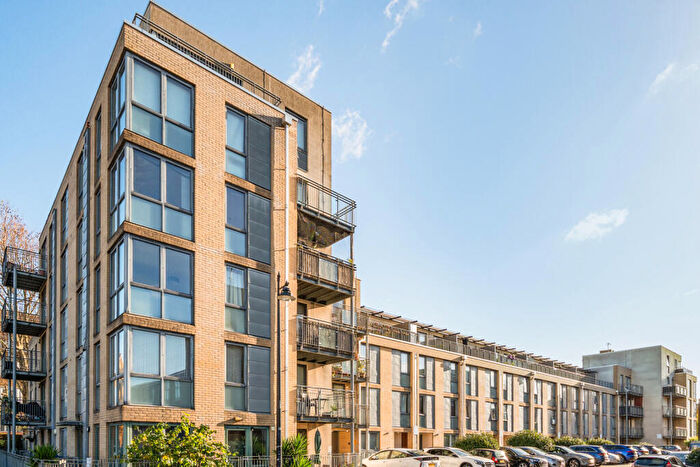 1 Bedroom Apartment For Sale In Samuel Street, London, SE15