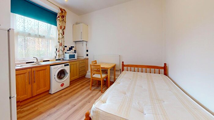 Studio To Rent In Tabley Road, London, N7