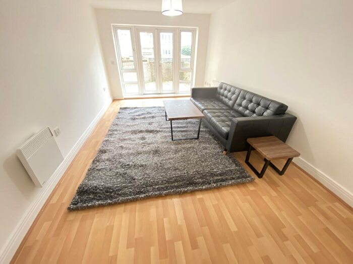 1 Bedroom Apartment To Rent In Spacious -Bed Flat Saint David's Square, London, E14