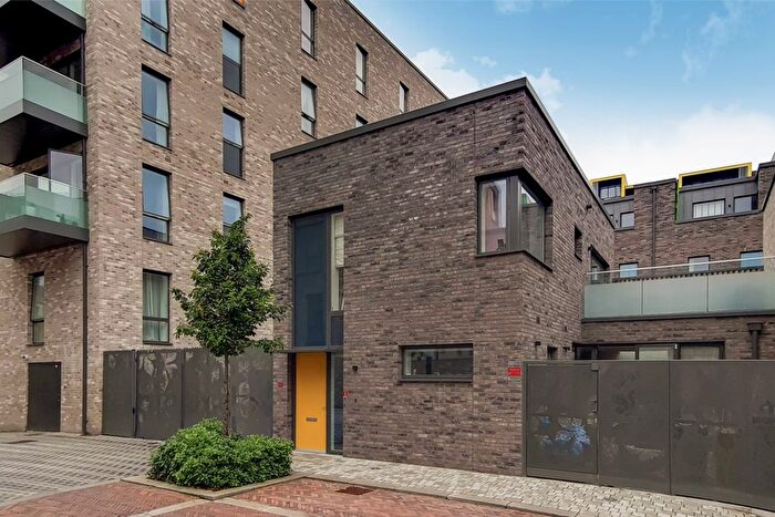3 Bedroom Semi-detached House For Sale In Fergus Street, London, SE10