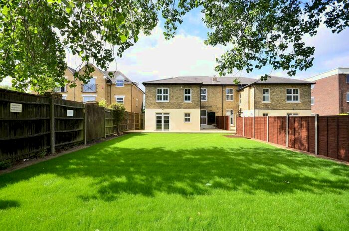 5 Bedroom Semi-Detached House To Rent In Alexandra Grove, North Finchley, London, N12