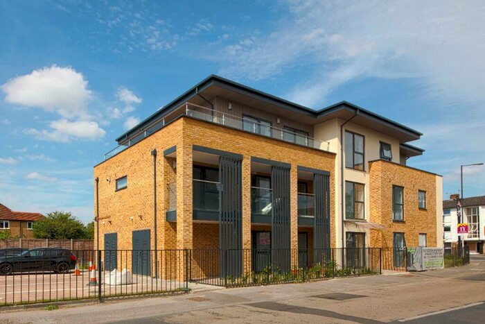 2 Bedroom Flat To Rent In Harrow Lane, Maidenhead, SL6