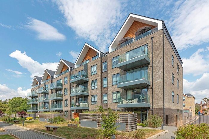 2 Bedroom Flat For Sale In Antoinette Close, Kingston Upon Thames, KT1