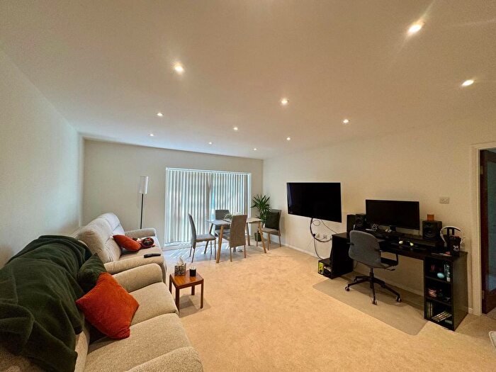2 Bedroom Flat To Rent In Lodge Close, Edgware, HA8