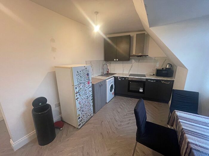 2 Bedroom Flat To Rent In Deansbrook Road, Edgware, HA8