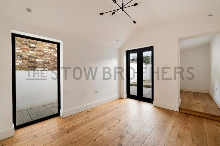 4 Bedroom Terraced House To Rent In Balls Pond Road, London, N1