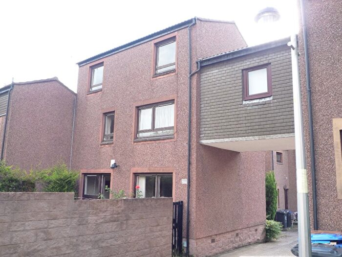 4 Bedroom Flat To Rent In Tayfield Place, Dundee, DD2