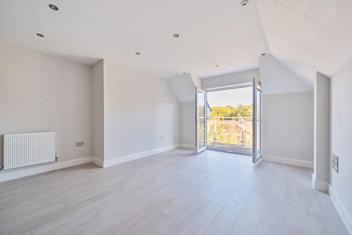 2 Bedroom Flat For Sale In Connaught Road, Brookwood, Woking, GU24