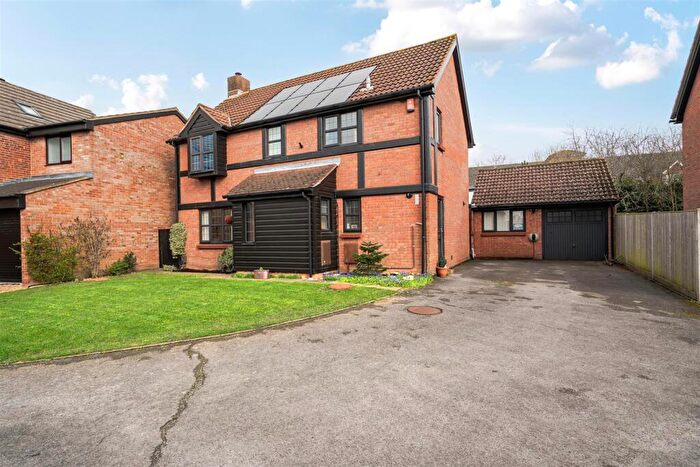 4 Bedroom Detached House For Sale In Balliol Close, Titchfield Common, PO14