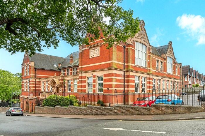 2 Bedroom Flat To Rent In Old College Court, Belvedere, DA17