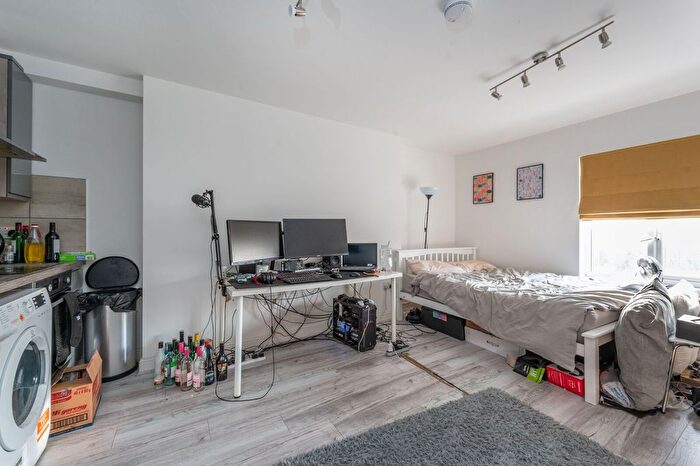 Studio To Rent In Uxbridge Road, Shepherd's Bush, London, W12