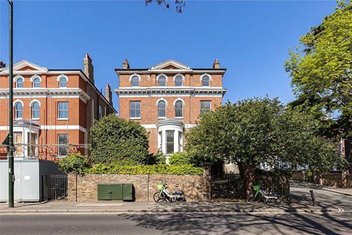 2 Bedroom Flat To Rent In Queens Road, Richmond, TW10