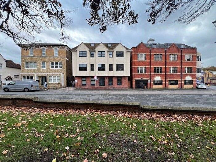 1 Bedroom Flat To Rent In Church Street, Waltham Abbey, EN9