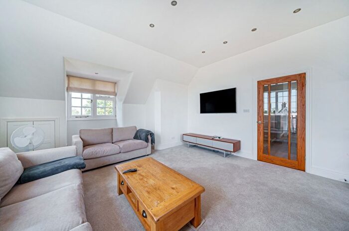 3 Bedroom Flat To Rent In Park Farm Road, Bickley, Bromley, BR1