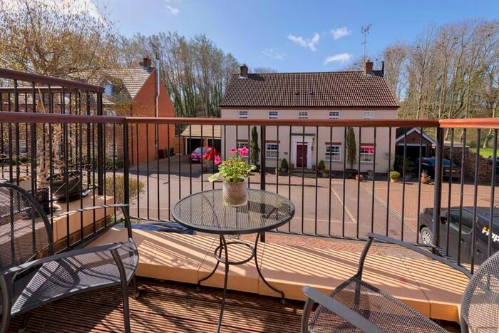 4 Bedroom Town House For Sale In Olivers Court, Horsmonden, Tonbridge, TN12