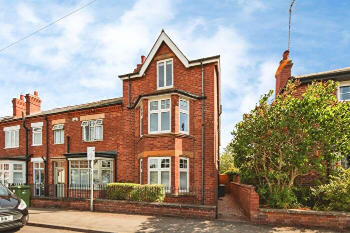 3 Bedroom End Of Terrace House For Sale In Barrow Road, Kenilworth, CV8