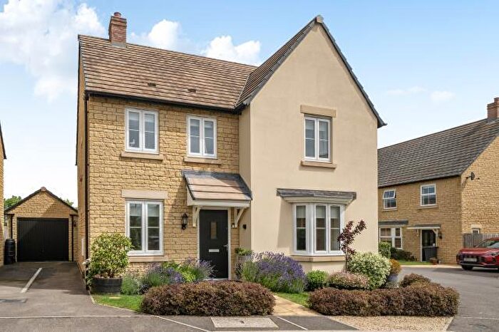 4 Bedroom Detached House For Sale In Blush Crescent, Carterton, OX18