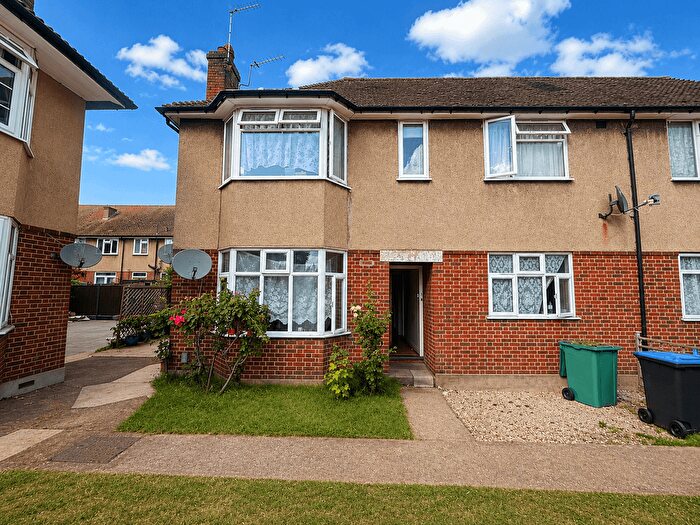 2 Bedroom Flat For Sale In Chestnut Avenue, HA0