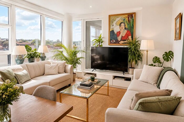 2 Bedroom Flat To Rent In Pier Road, London, E16