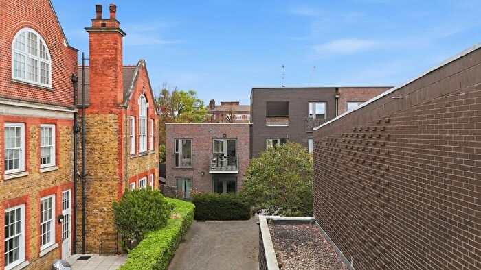 2 Bedroom Flat For Sale In Monsey Place, Rhodewell Apartments, E1