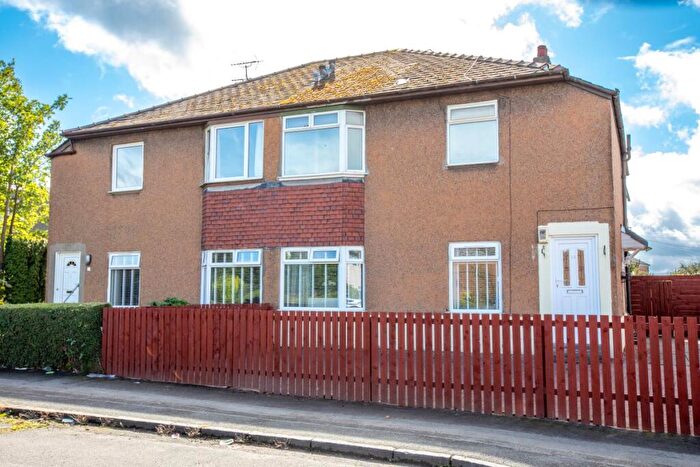 2 Bedroom Flat For Sale In Dryburn Avenue, Glasgow, Lanarkshire, G52