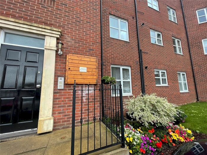 2 Bedroom Flat To Rent In Lathom Court, Huyton, L36