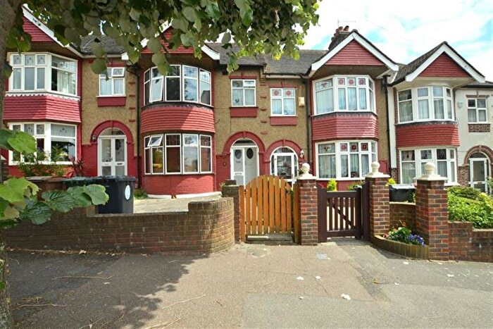 3 Bedroom Terraced House For Sale In Middleton Avenue, Chingford, E4