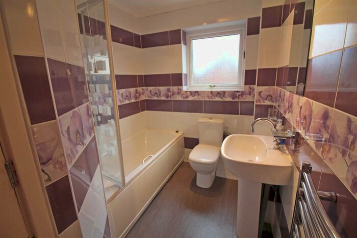 3 Bedroom Town House To Rent In Cleves Court, Heywood, OL10