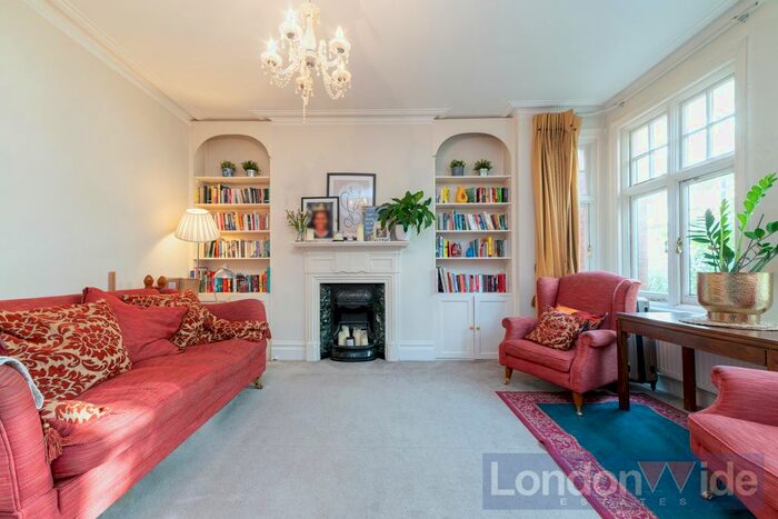 3 Bedroom Flat To Rent In Hamlet Gardens, Hammersmith, W6