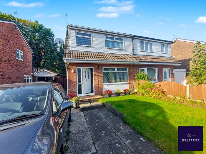 3 Bedroom Semi-Detached House For Sale In Chelford Close, Middleton, Manchester, M24