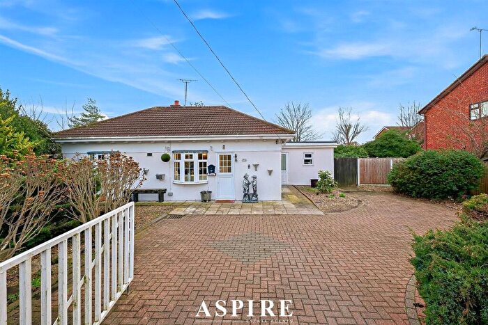 3 Bedroom Bungalow For Sale In Video Presentation Inside - Long Road, Canvey Island, Essex, SS8