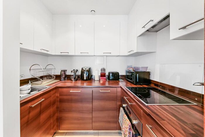 1 Bedroom Apartment For Sale In Forge Square, Canary Wharf, E14