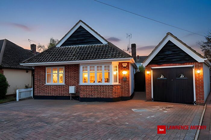 4 Bedroom Detached Bungalow For Sale In Princes Avenue, Benfleet, SS7