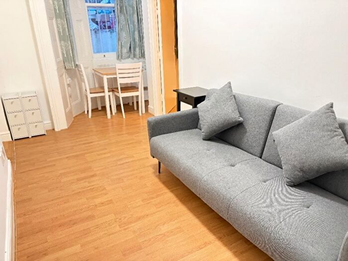 1 Bedroom Flat To Rent In Very Near West Cromwell Road Area, Earls Court, SW5