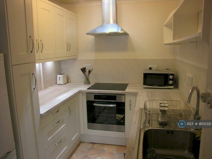 2 Bedroom Flat To Rent In Woodstock Court, Oxford, OX2