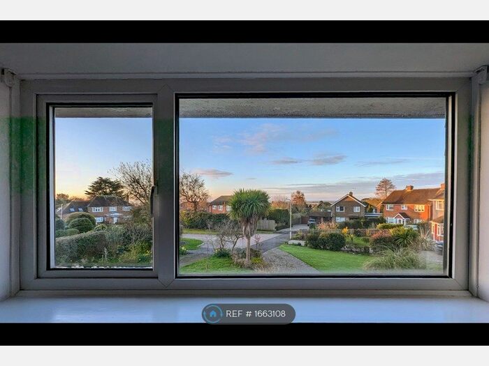 2 Bedroom Flat To Rent In Fair Meadow, Rye, TN31