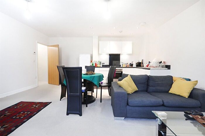 2 Bedroom Flat To Rent In Fisher Close, Rotherhithe, London, SE16