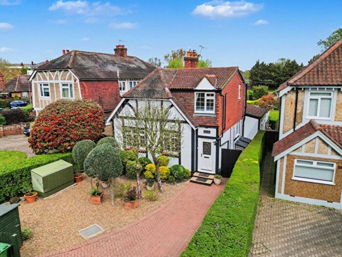3 Bedroom Detached House For Sale In Molember Road, East Molesey, KT8