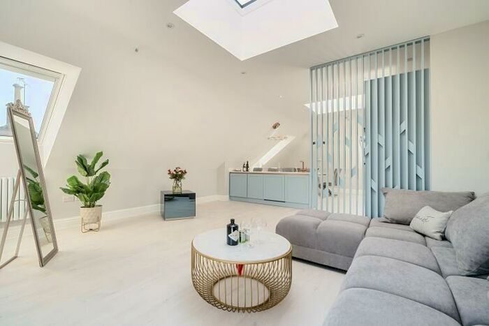 2 Bedroom Penthouse To Rent In Bladon Close, Oxford, OX2