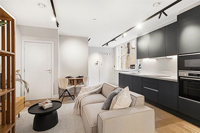Studio To Rent In Clenston Mews, London, W1H