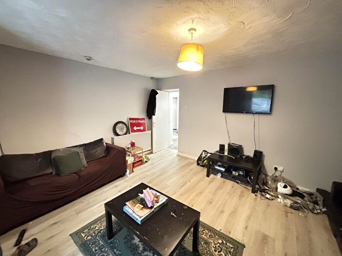 4 Bedroom Semi Detached House To Rent In A Cumberland Road, Leeds, LS6